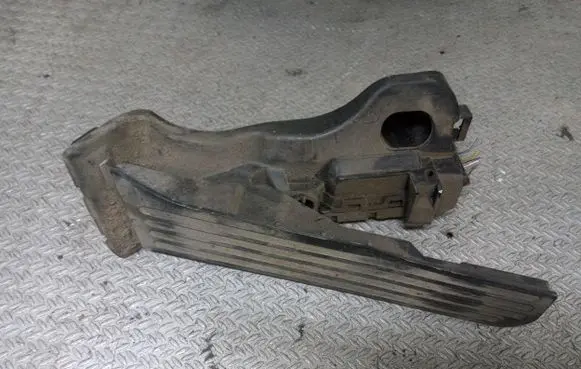 Volkswagen PASSAT B6 Accelerator throttle pedal 1K1721503P