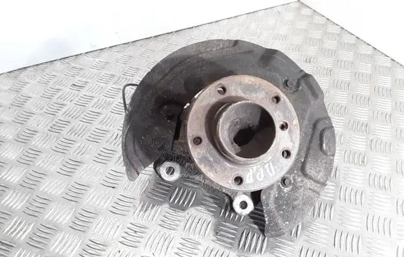 BMW 1 E81 E87 Front wheel hub