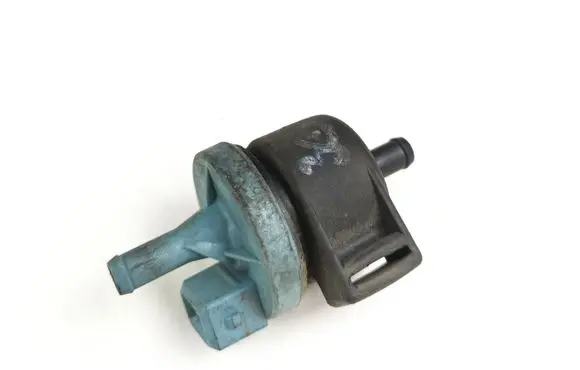 Volkswagen Golf III Vacuum valve 051133459a