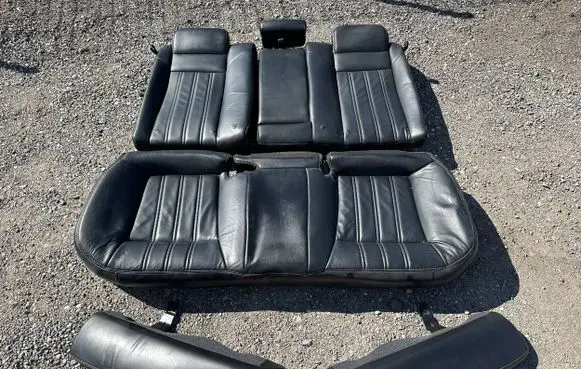 Chrysler 300C Second row seats KACHRY21483