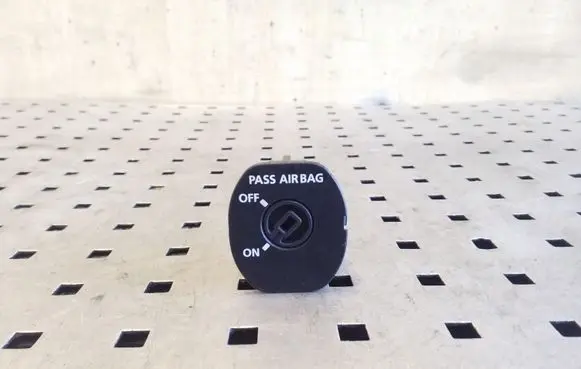 Passenger airbag on/off switch