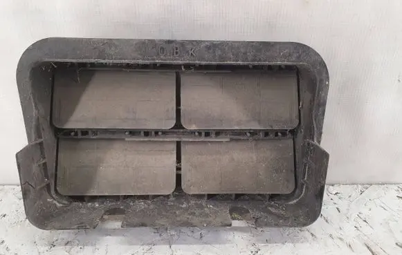 Quarter panel pressure vent