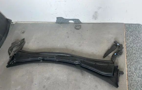 Peugeot 208 I Wiper trim 9673302777 93327 967330247