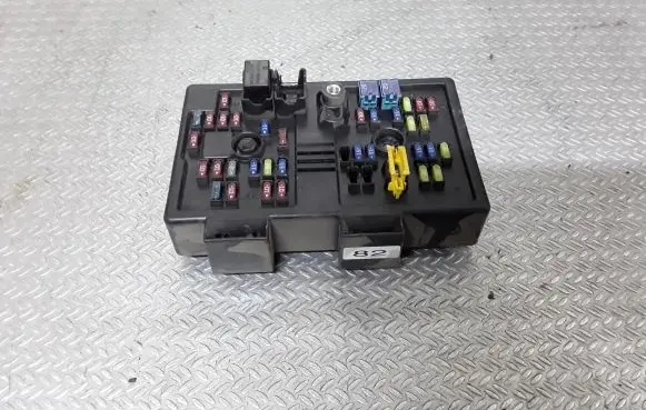 Chevrolet Captiva Fuse module 96821082