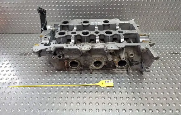 Land Rover Discovery 3 - LR3 Engine head PM4R8Q-6Q90-AH