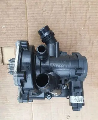 Skoda Octavia Mk3 (5E) Water pump F56777614 1804171903805345