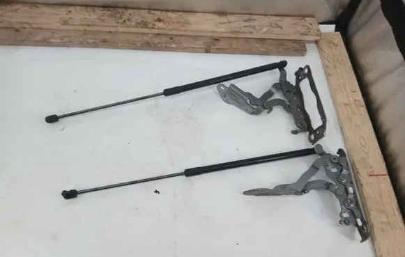Mercedes-Benz CLS C218 X218 Engine bonnet/hood hinges A2048800728
