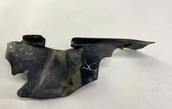 Volvo V70 Front underbody cover/under tray 09444573