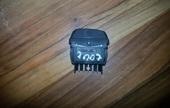 Citroen Xsara Picasso Electric window control switch 22681