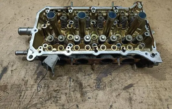 Toyota Auris E180 Engine head 2ZRFE
