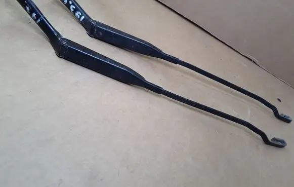 Opel Vectra B Front wiper blade arm 90504174 90504175
