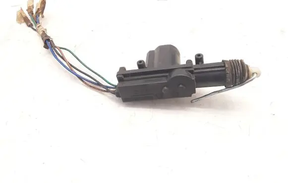 Opel Corsa B Central locking motor 932037992