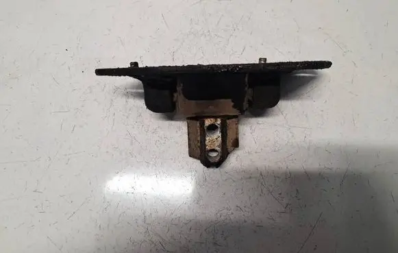 Volvo V70 Engine mount bracket 30748811