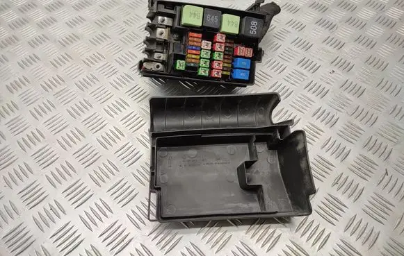 Volkswagen PASSAT B7 USA Fuse module