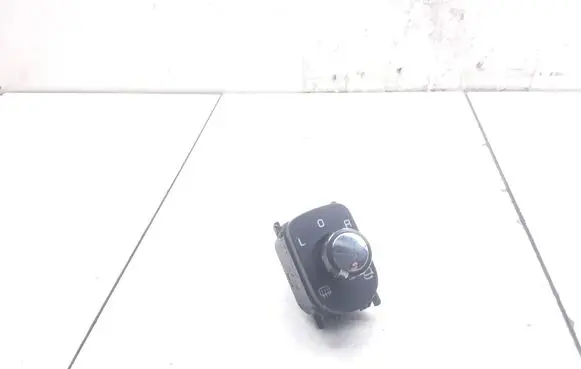 Volkswagen Touareg I Wing mirror switch 7L6959565L