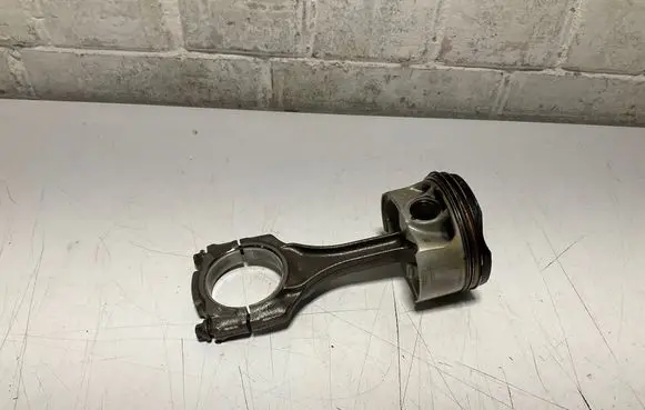 BMW 6 F06 Gran coupe Piston with connecting rod 7646892