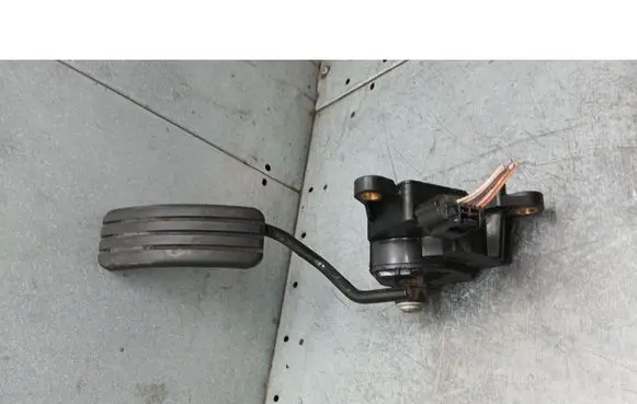 Renault Megane II Accelerator pedal position sensor 8200153270