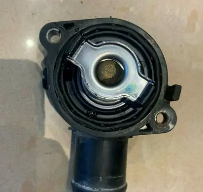 Chrysler Voyager Thermostat housing 05184570AH