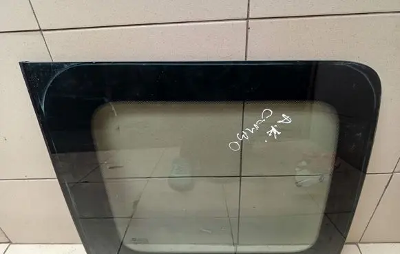Opel Combo C Rear side window 43R000015