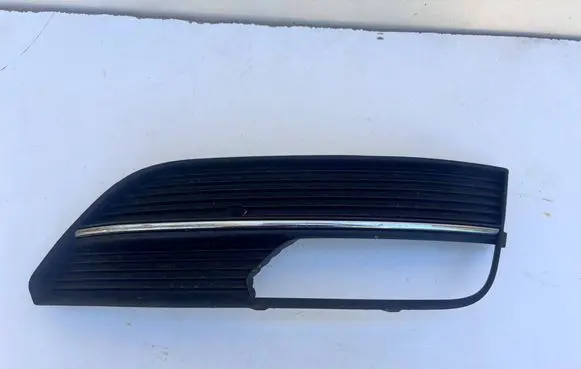 Audi A3 S3 8V Front fog light trim/grill 8V3807682A