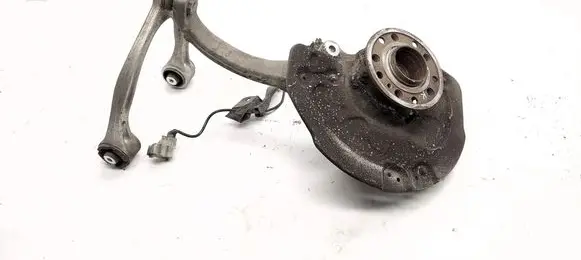 Mercedes-Benz C W205 Front wheel hub 2052100