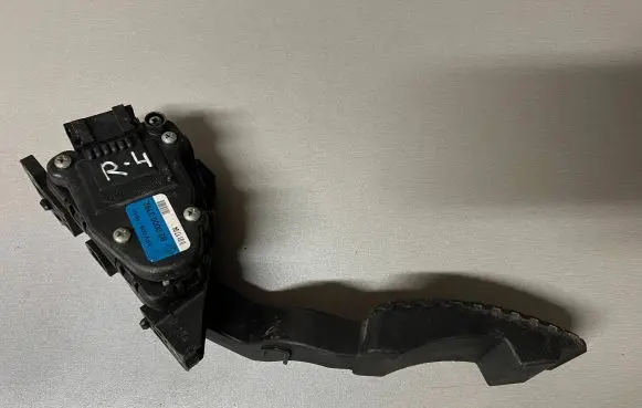 Renault Laguna II Accelerator throttle pedal 8200003392 6PV00811901 0117