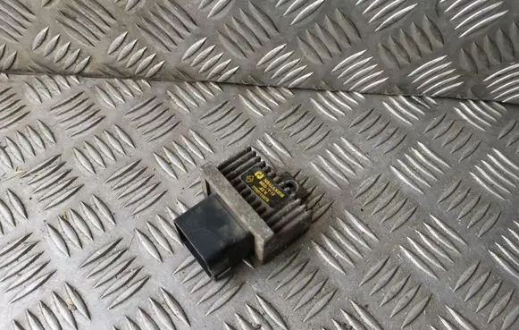Renault Trafic II (X83) Glow plug pre-heat relay 7700115078