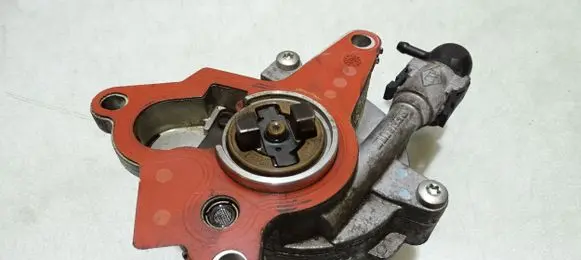 Nissan Qashqai+2 Vacuum pump 8200796080