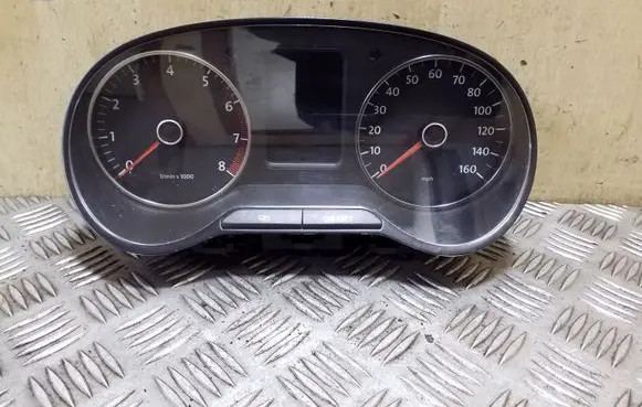 Volkswagen Polo V 6R Speedometer (instrument cluster) 6R0920960B A2C53339728