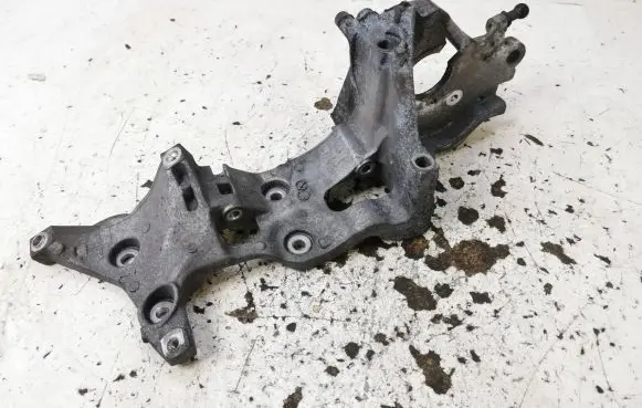 Volkswagen Golf VII Fuel pump bracket 