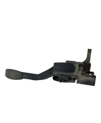 Accelerator throttle pedal