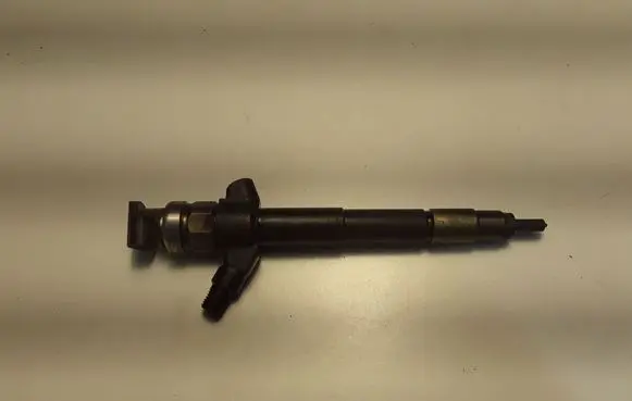 Mitsubishi Pajero Fuel injector 1465A054