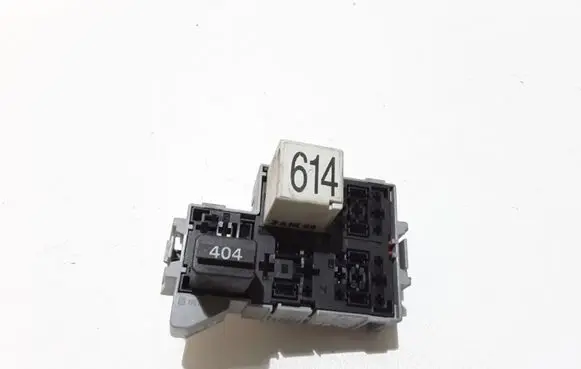 Porsche Cayenne (9PA) Relay mounting block 7L0937503