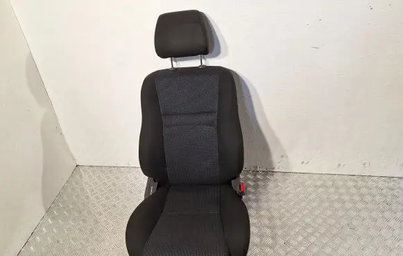 Toyota Avensis T250 Front passenger seat 7143005A40B0 7107105860B0