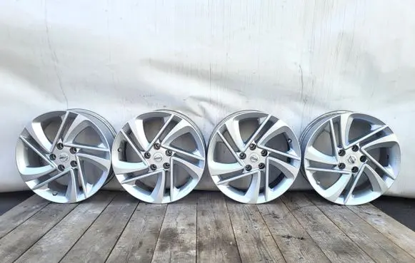 Nissan Qashqai R17 alloy rim 