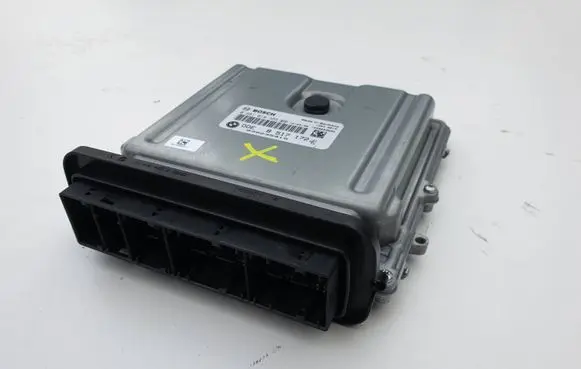 BMW 5 F10 F11 Engine control unit/module ECU 8517172 030235915 0281018355