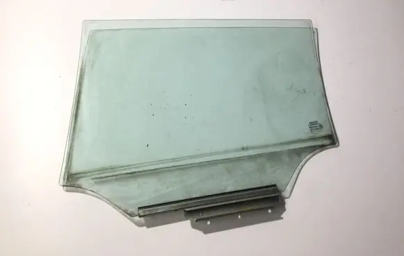 Toyota Avensis T270 Rear door window glass