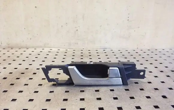 Chevrolet Captiva Front door interior handle SWC200402