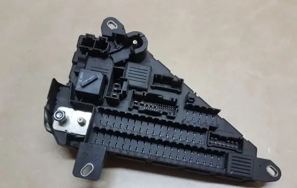 BMW 5 E60 E61 Fuse module 913883001