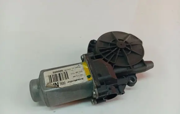 Hyundai Sonata Front door window regulator motor 400898