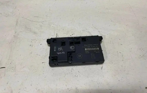Mercedes-Benz E W211 Door control unit/module 2118701226
