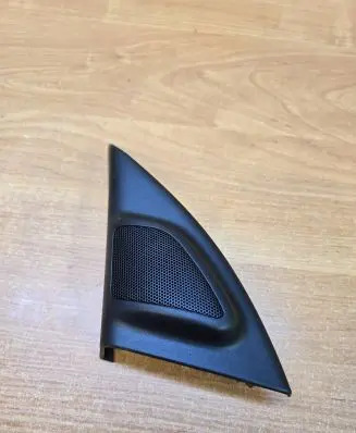 Front door high frequency speaker