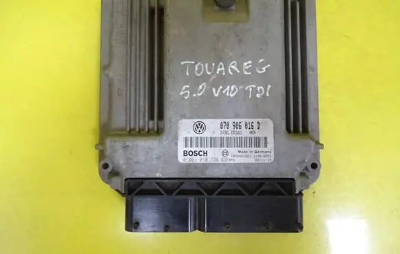 Volkswagen Touareg I Engine control unit/module 070906016D 0281010736