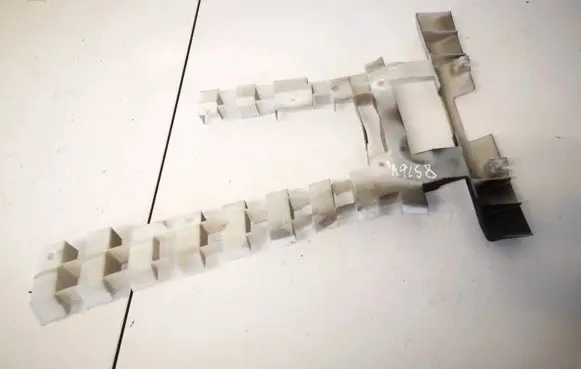 Front bumper mounting bracket