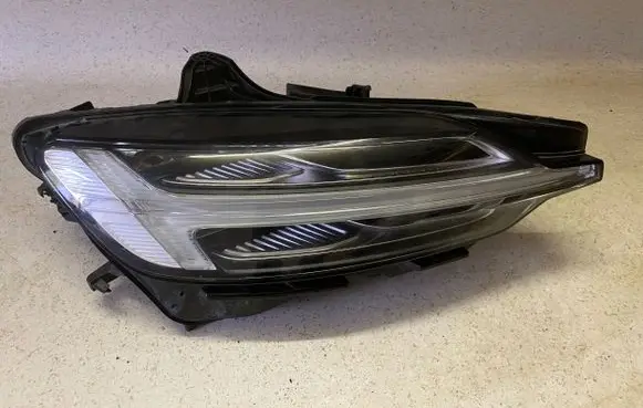 Volvo V60 Headlight/headlamp 32338997