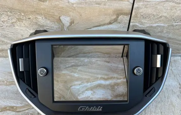 Maserati Ghibli Radio/GPS head unit trim 089510000102 670019605