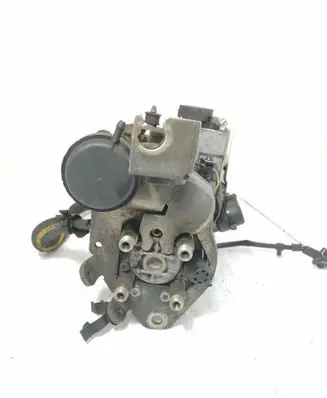 Volkswagen Golf III Fuel injection high pressure pump R8444B956C