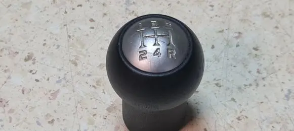 Mitsubishi Colt Gear lever shifter trim leather/knob