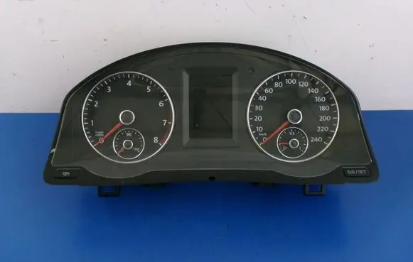 Volkswagen Golf V Speedometer (instrument cluster) 5M0920870