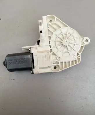Audi A4 S4 B8 8K Front door window regulator motor 8K0959802A 130420260149